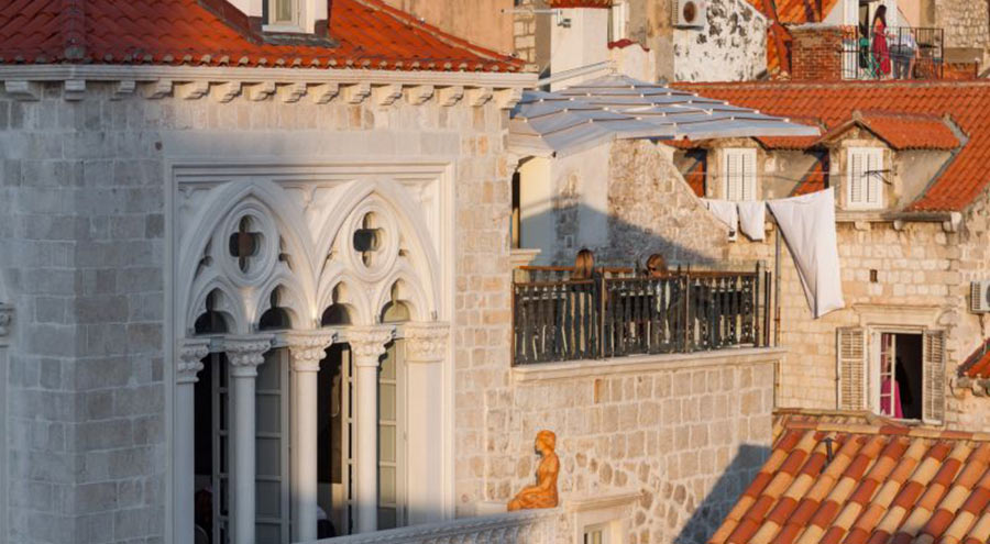 Facade and the rooftop terrace at the restaurant Stara Loza in Dubrovnik