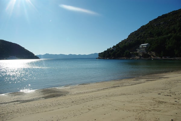 Reasons to visit the Peljesac peninsula: Prapratno