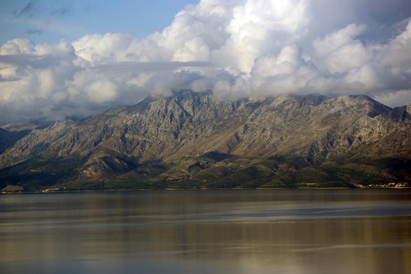 Reasons to visit the Peljesac peninsula: View over Biokovo