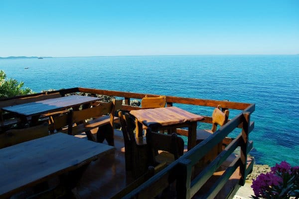 Borak Peljesac: This is what I call a seafront terrace