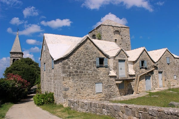Things to do on Brac Island | A quaint village of Skrip