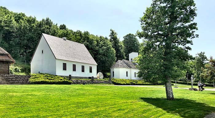 Teslas Geburtshaus und eine Gedenkstätte in Smiljan