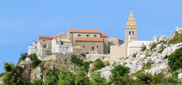 14 enchanting villages in Croatia|Lubenice in Croatia