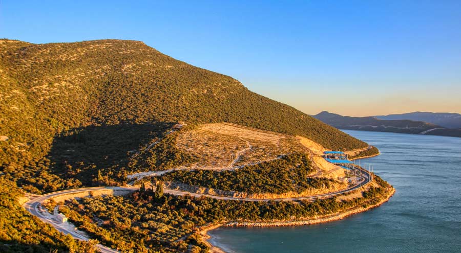 Grenzübergang in Neum entlang der Küstenstraße D8