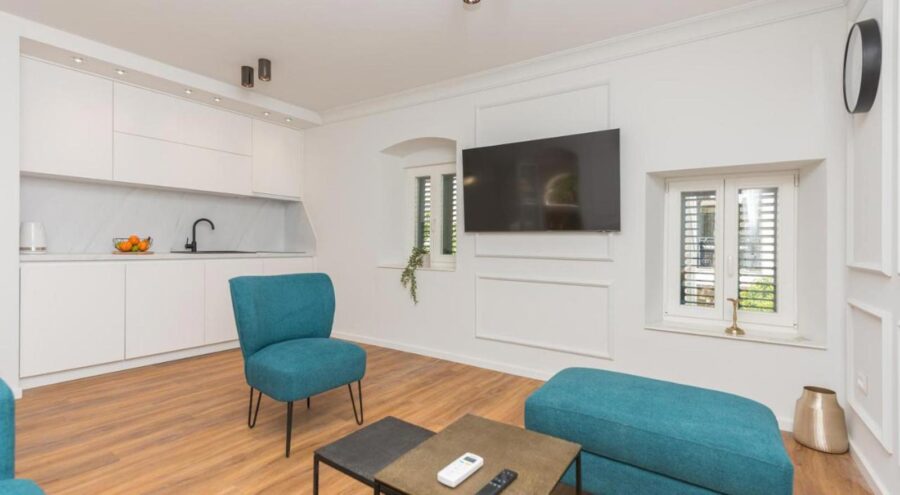 Palace Heritage Apartments, living room