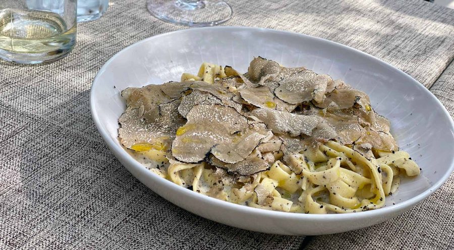 Istrian food: homemade pasta with truffles