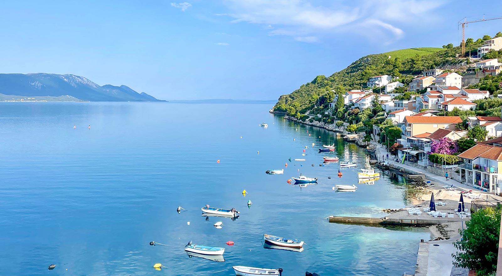 Villa Dorida, Komarna, Village