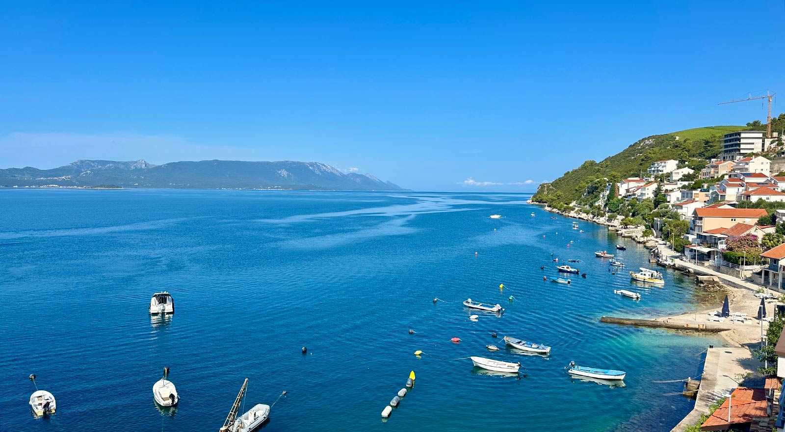 Villa Dorida, Komarna, Village